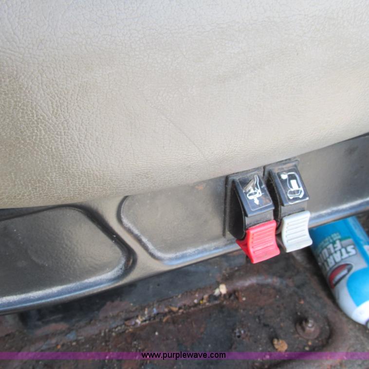 image for item L5368 2003 International 7400 dump truck