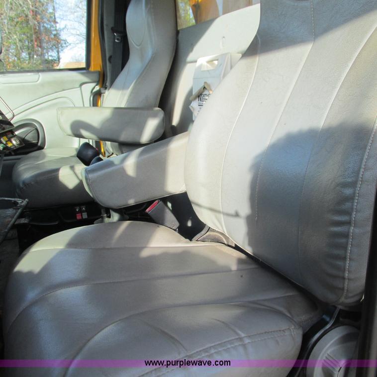 image for item L5368 2003 International 7400 dump truck