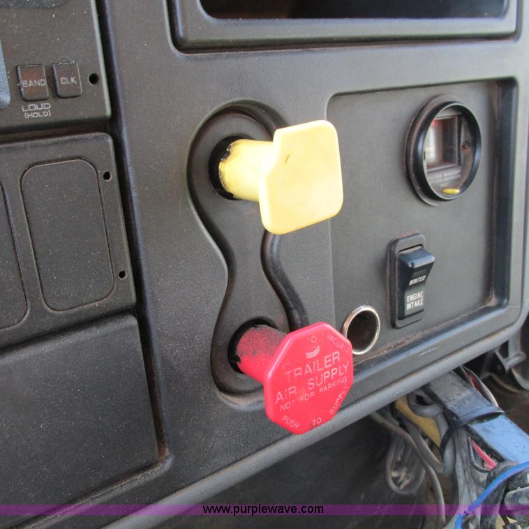 image for item L5368 2003 International 7400 dump truck