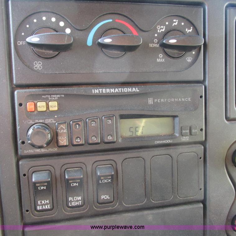 image for item L5368 2003 International 7400 dump truck