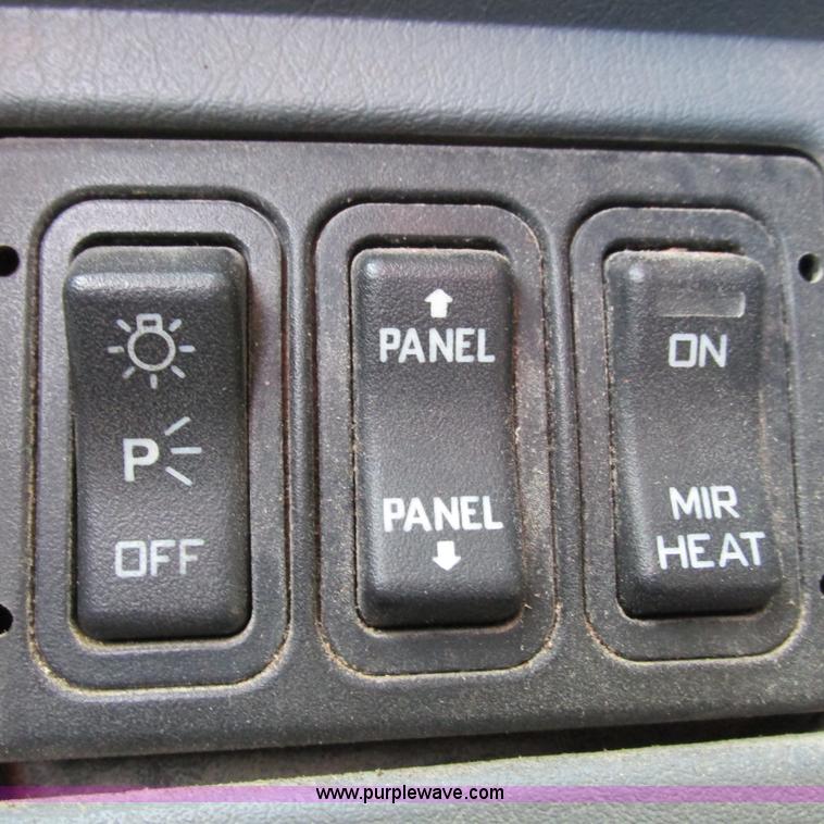 image for item L5368 2003 International 7400 dump truck