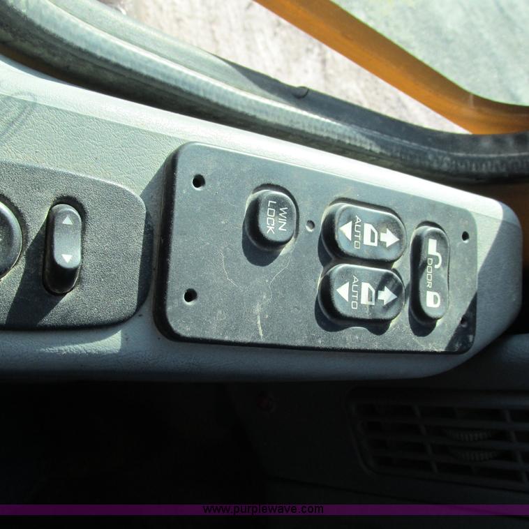 image for item L5368 2003 International 7400 dump truck