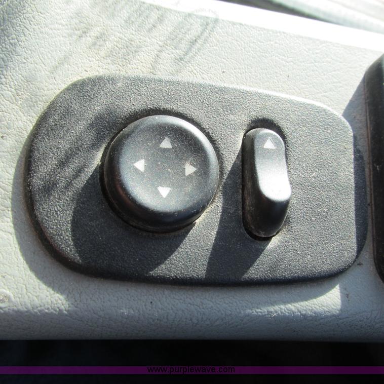 image for item L5368 2003 International 7400 dump truck