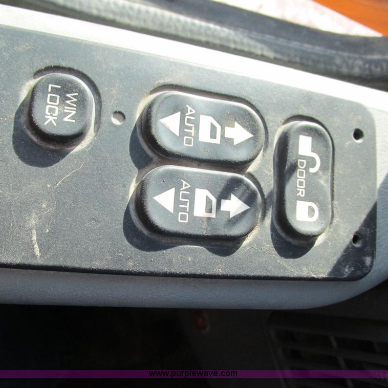 image for item L5368 2003 International 7400 dump truck