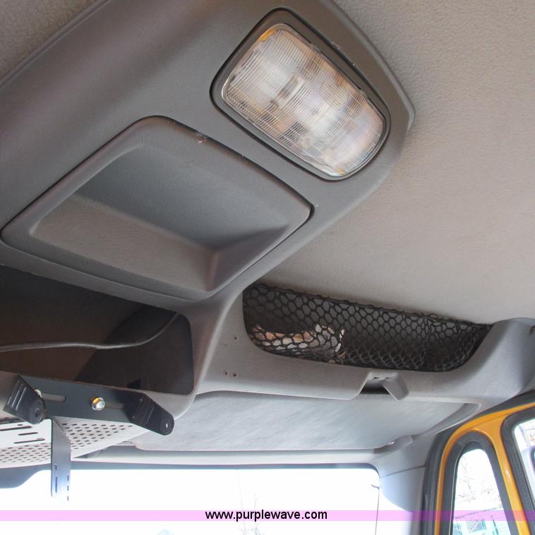 image for item L5368 2003 International 7400 dump truck