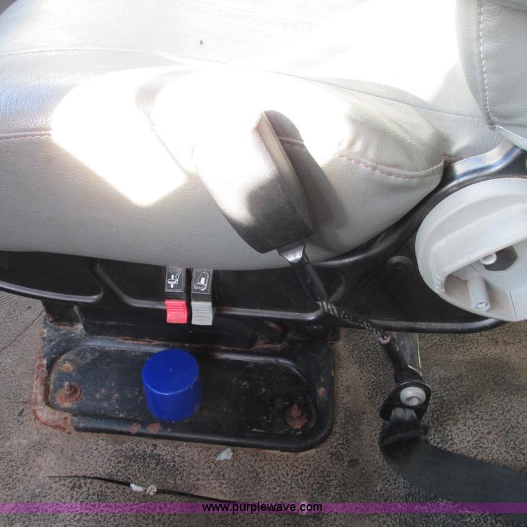 image for item L5368 2003 International 7400 dump truck