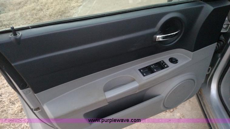 image for item L6064 2007 Dodge Charger SE