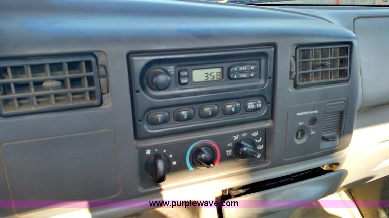 image for item L6065 1999 Ford F250 Super Duty pickup truck