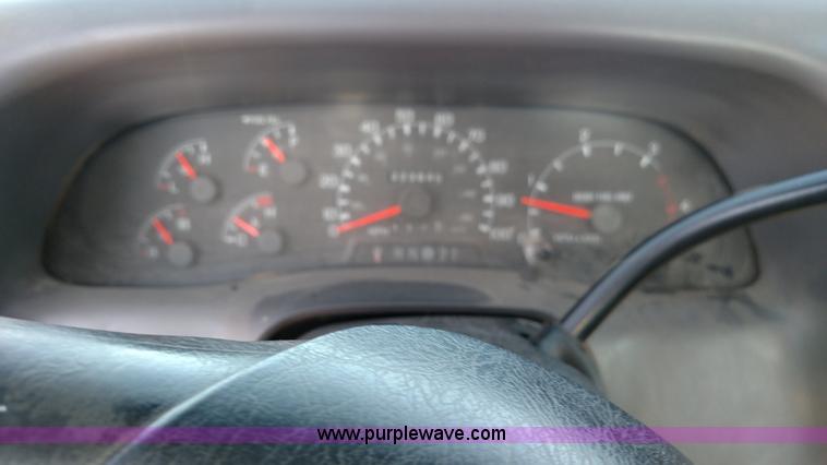 image for item L6065 1999 Ford F250 Super Duty pickup truck