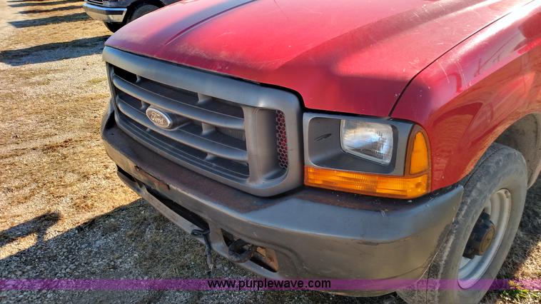 image for item L6065 1999 Ford F250 Super Duty pickup truck