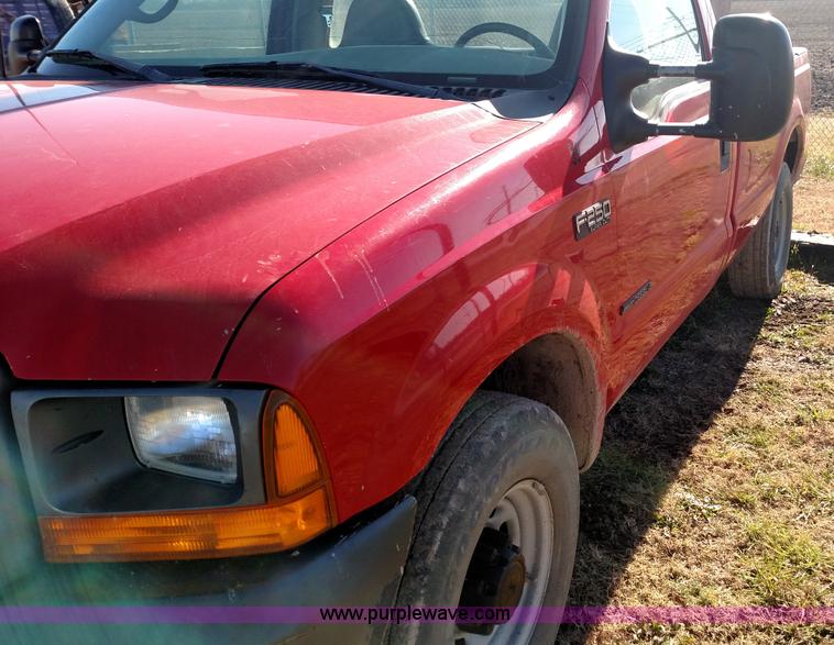 image for item L6065 1999 Ford F250 Super Duty pickup truck