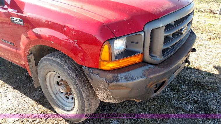 image for item L6065 1999 Ford F250 Super Duty pickup truck
