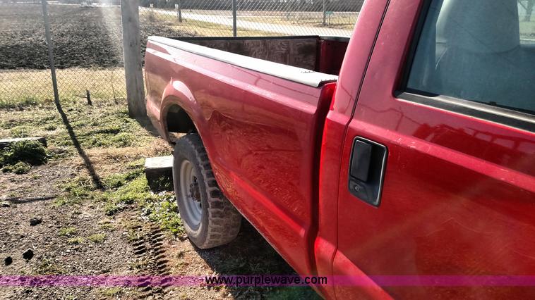 image for item L6065 1999 Ford F250 Super Duty pickup truck