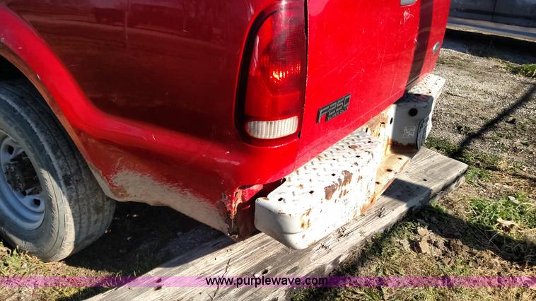 image for item L6065 1999 Ford F250 Super Duty pickup truck