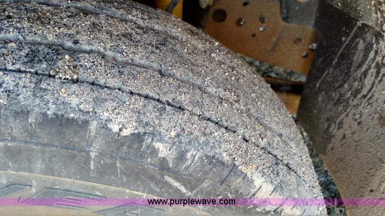 image for item L6065 1999 Ford F250 Super Duty pickup truck