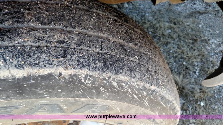 image for item L6065 1999 Ford F250 Super Duty pickup truck