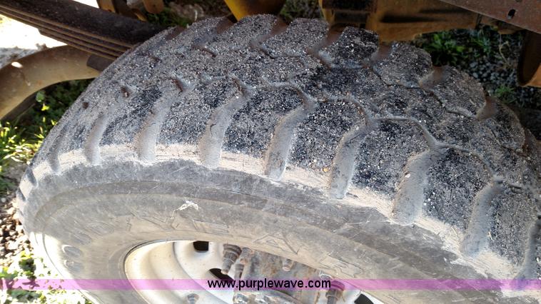 image for item L6065 1999 Ford F250 Super Duty pickup truck