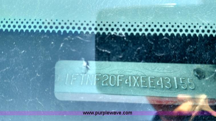 image for item L6065 1999 Ford F250 Super Duty pickup truck