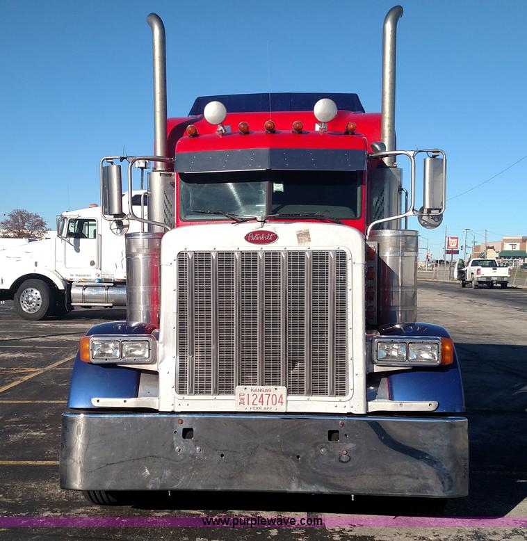 image for item L6073 2006 Peterbilt 379 semi truck