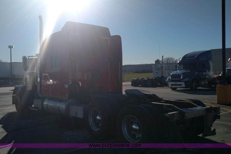 image for item L6073 2006 Peterbilt 379 semi truck