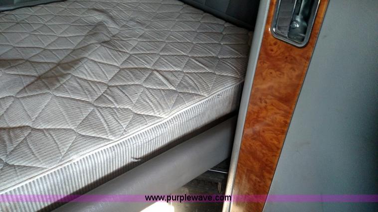 image for item L6073 2006 Peterbilt 379 semi truck