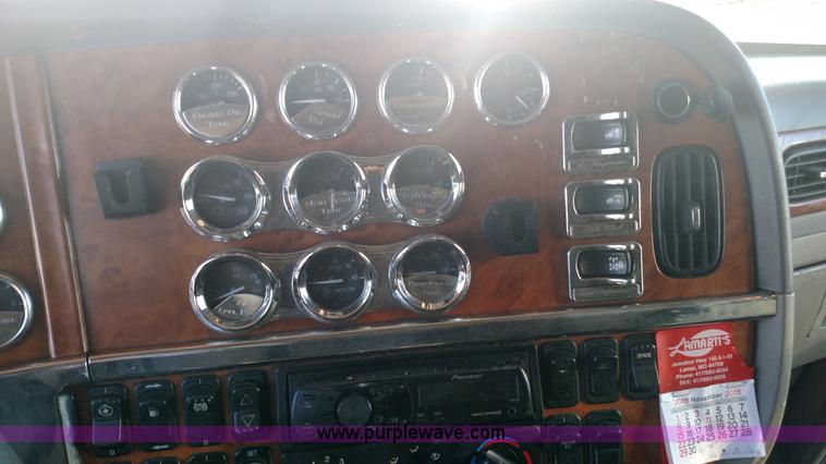 image for item L6073 2006 Peterbilt 379 semi truck