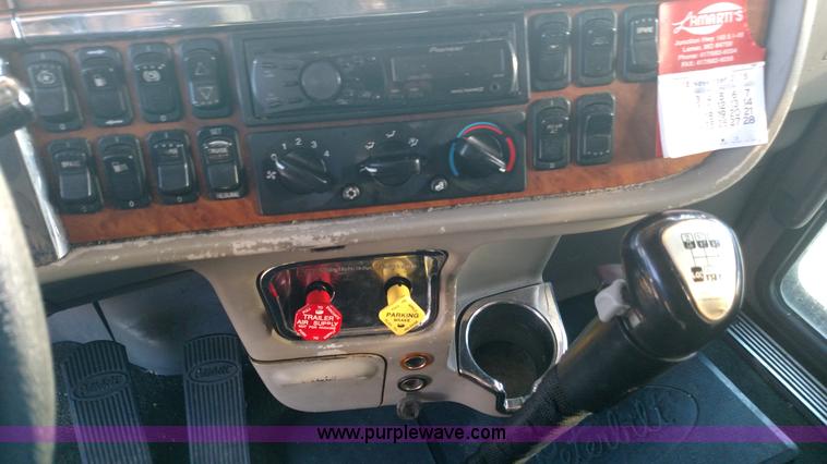 image for item L6073 2006 Peterbilt 379 semi truck