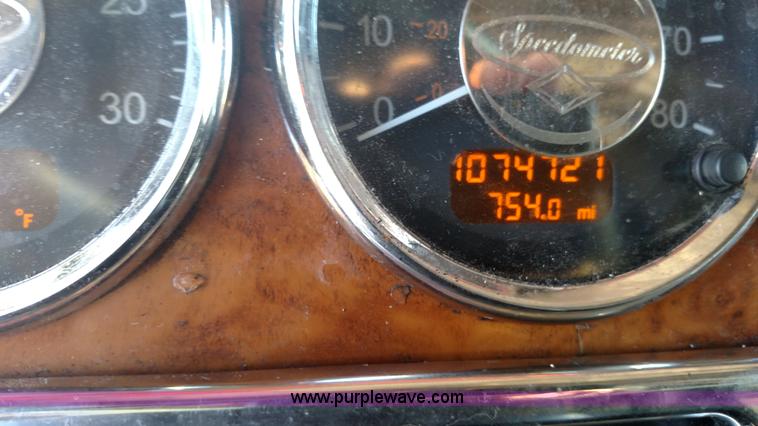 image for item L6073 2006 Peterbilt 379 semi truck