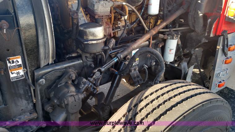 image for item L6073 2006 Peterbilt 379 semi truck