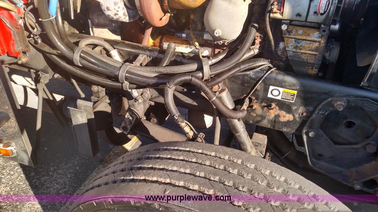 image for item L6073 2006 Peterbilt 379 semi truck