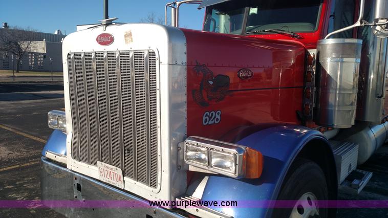 image for item L6073 2006 Peterbilt 379 semi truck