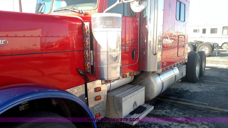 image for item L6073 2006 Peterbilt 379 semi truck