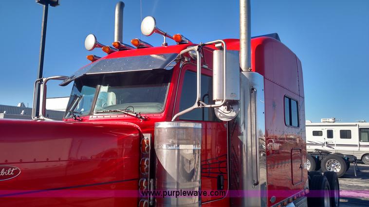 image for item L6073 2006 Peterbilt 379 semi truck