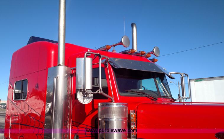 image for item L6073 2006 Peterbilt 379 semi truck