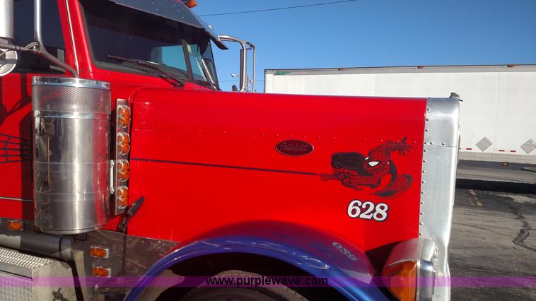 image for item L6073 2006 Peterbilt 379 semi truck