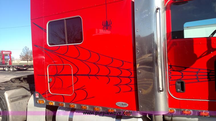 image for item L6073 2006 Peterbilt 379 semi truck