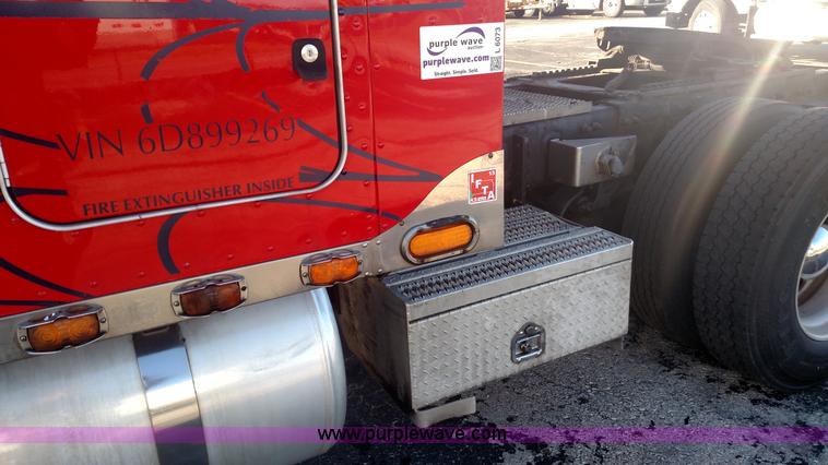 image for item L6073 2006 Peterbilt 379 semi truck