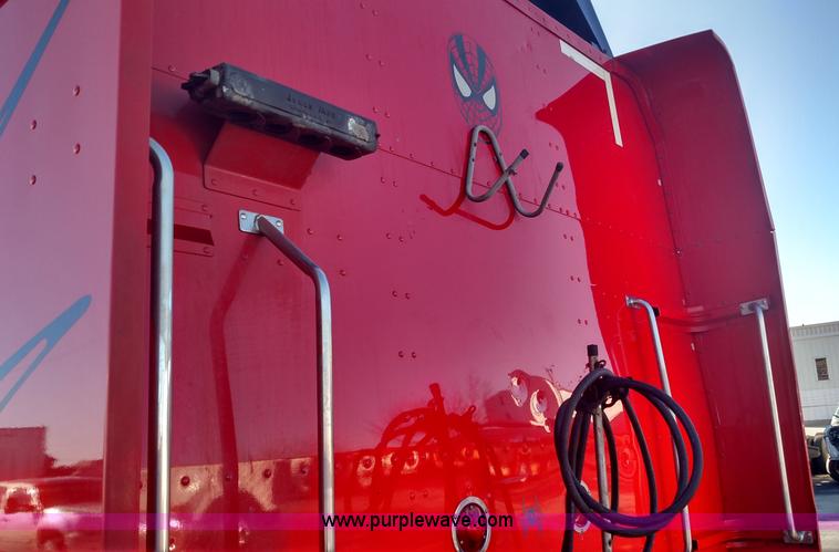 image for item L6073 2006 Peterbilt 379 semi truck