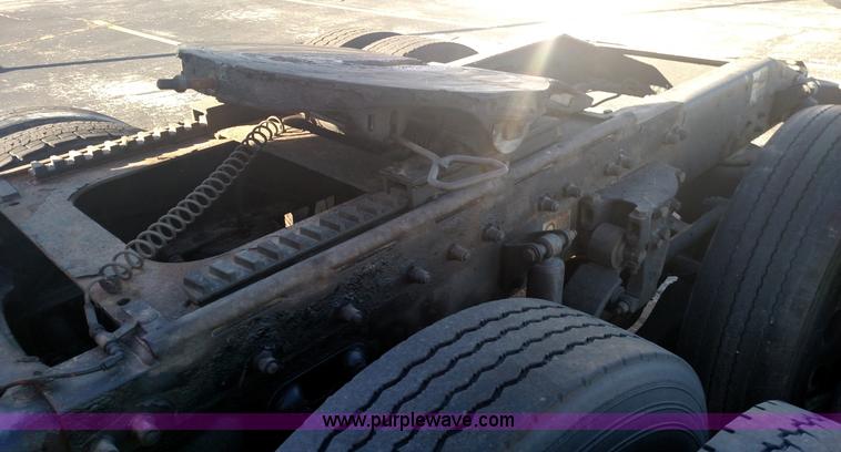 image for item L6073 2006 Peterbilt 379 semi truck