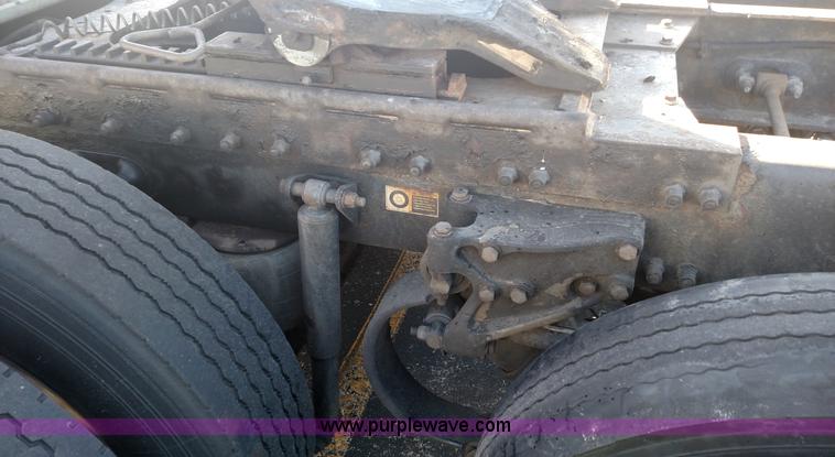 image for item L6073 2006 Peterbilt 379 semi truck