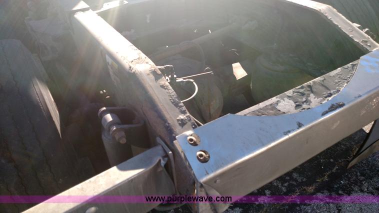 image for item L6073 2006 Peterbilt 379 semi truck