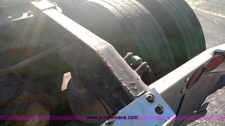 image for item L6073 2006 Peterbilt 379 semi truck