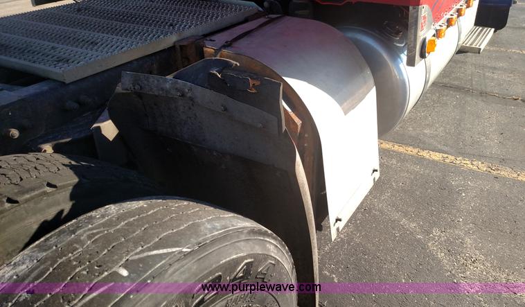 image for item L6073 2006 Peterbilt 379 semi truck