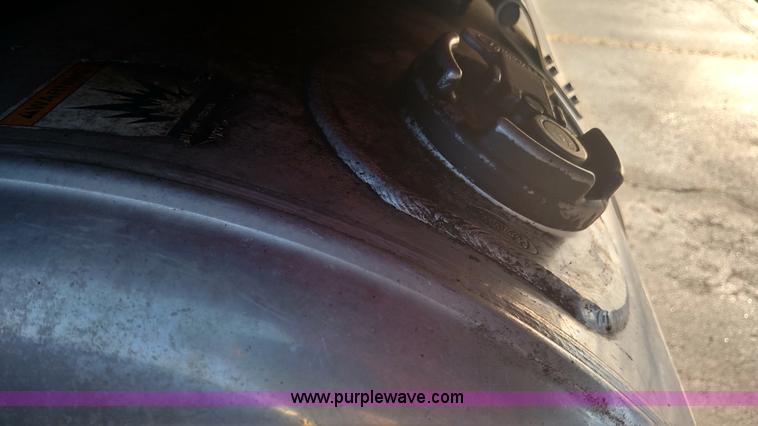 image for item L6073 2006 Peterbilt 379 semi truck