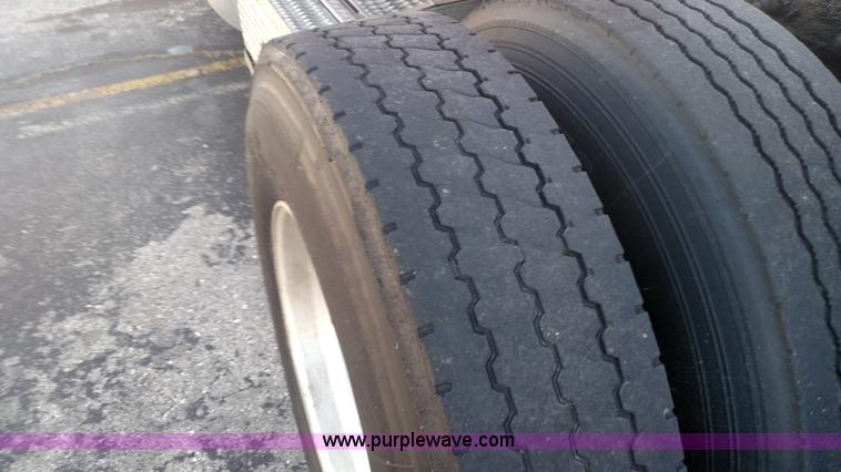 image for item L6073 2006 Peterbilt 379 semi truck