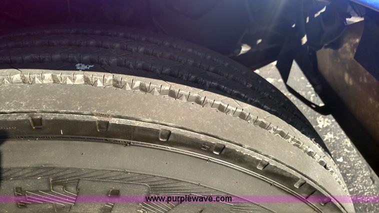 image for item L6073 2006 Peterbilt 379 semi truck