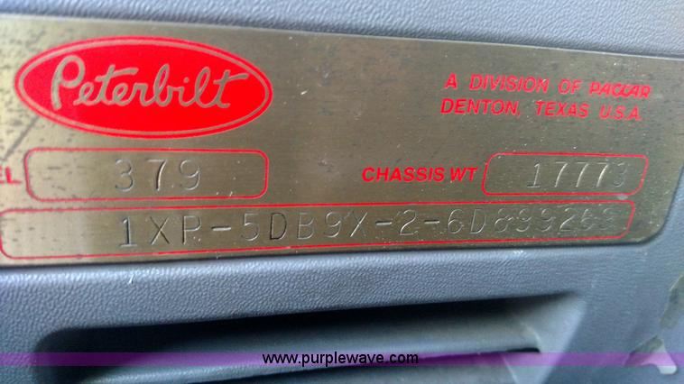 image for item L6073 2006 Peterbilt 379 semi truck