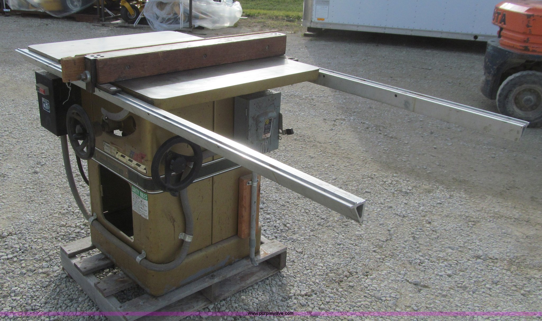 Powermatic 66 table saw in Mount Ayr, IA Item L1963 sold Purple Wave