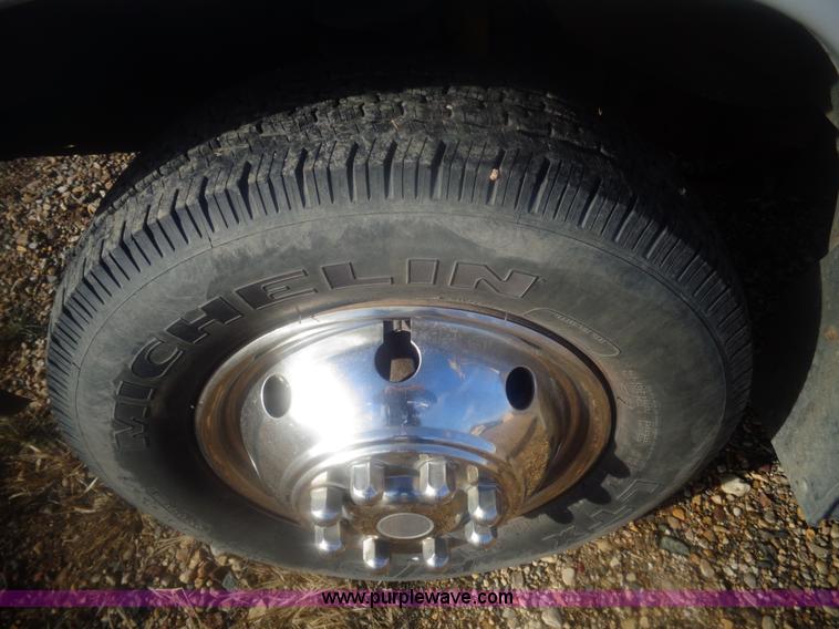 image for item AL9247 1993 Ford Econoline E350 ambulance