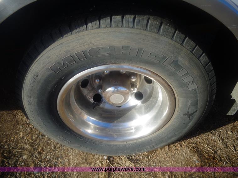 image for item AL9247 1993 Ford Econoline E350 ambulance